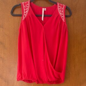 Bellatrix coral colored Sleeveless Blouse with Lace Accents sz xs